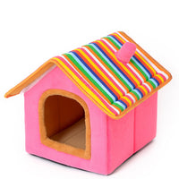 Niche pour chien de couleur rose sur un fond blanc