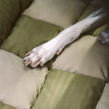 Couchage de voiture à carreaux pour chien