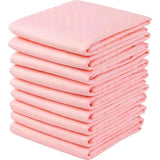 Neufs tapis éducateur de couleur rose empilées en étages sur un fond blanc